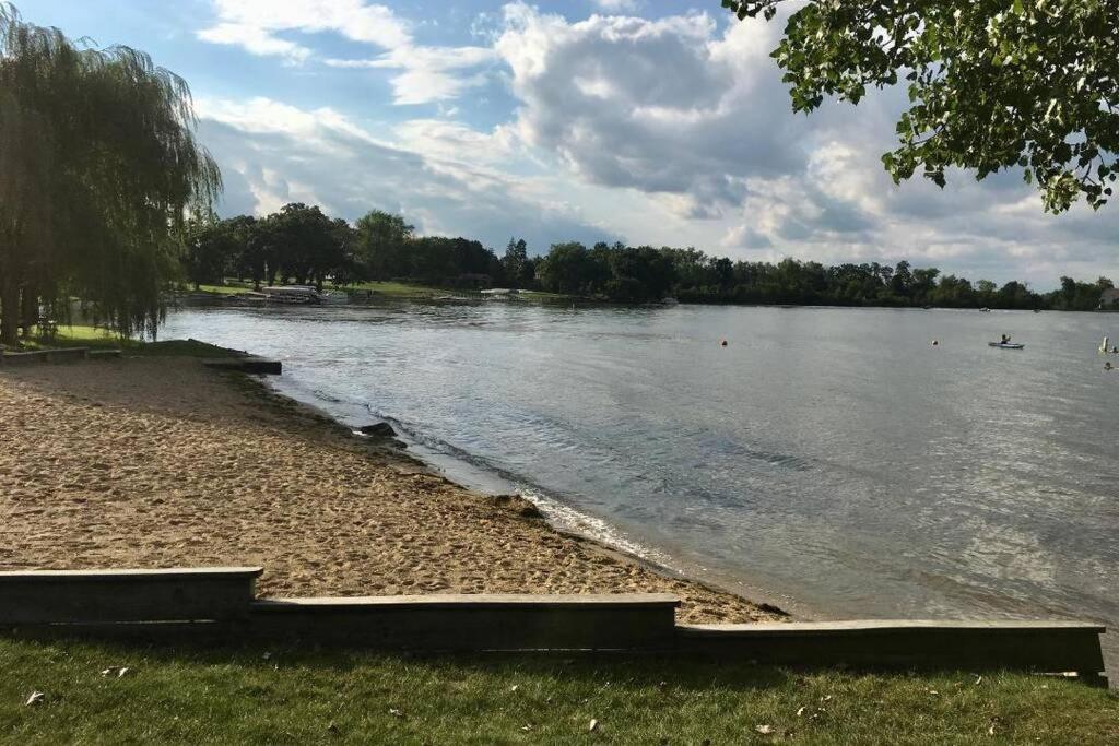 Ivp Manor House By Lake Beach And Naval Base Gages Lake Екстериор снимка